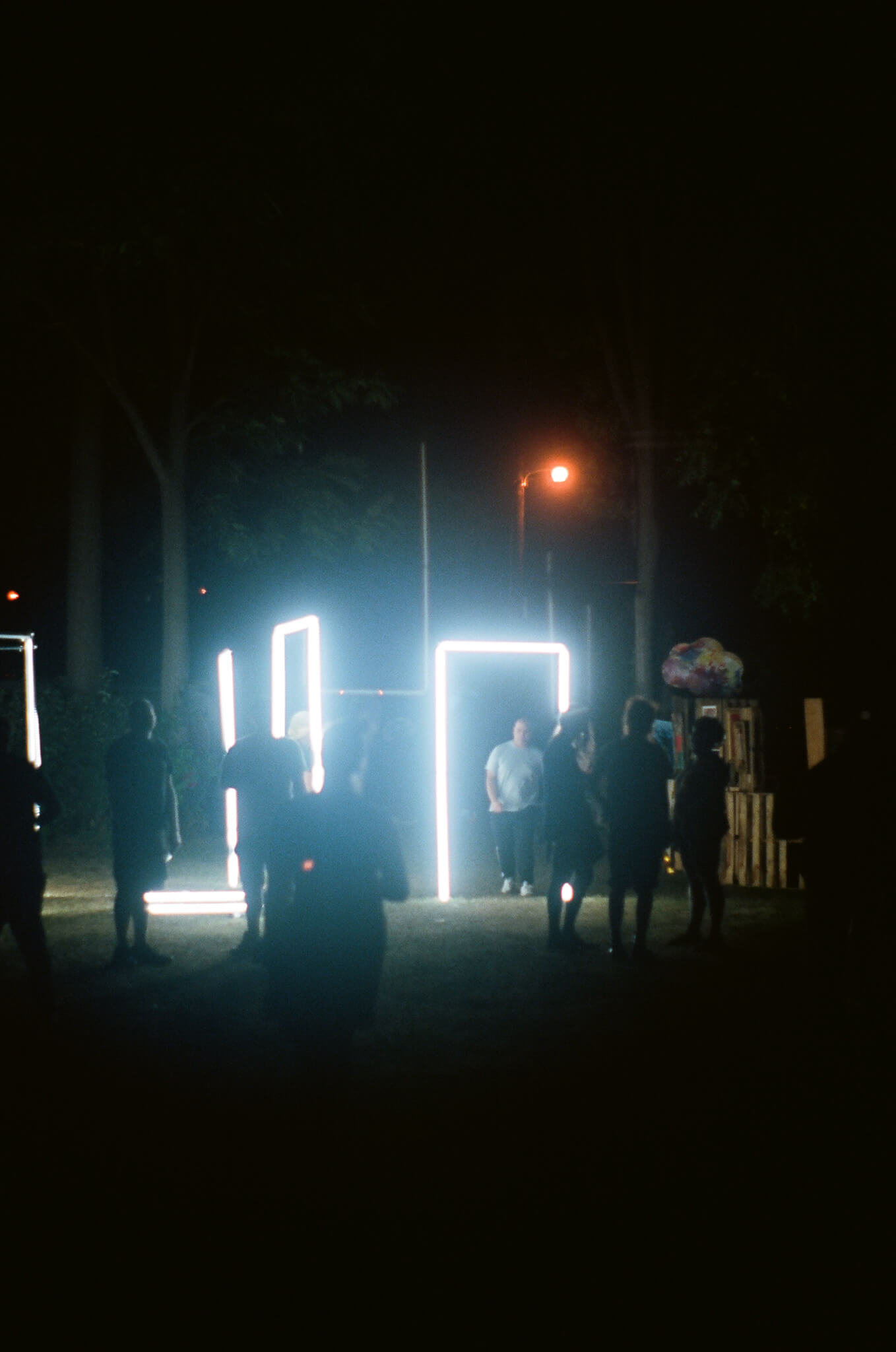 An interactive light sculpture by GIIIVENS.